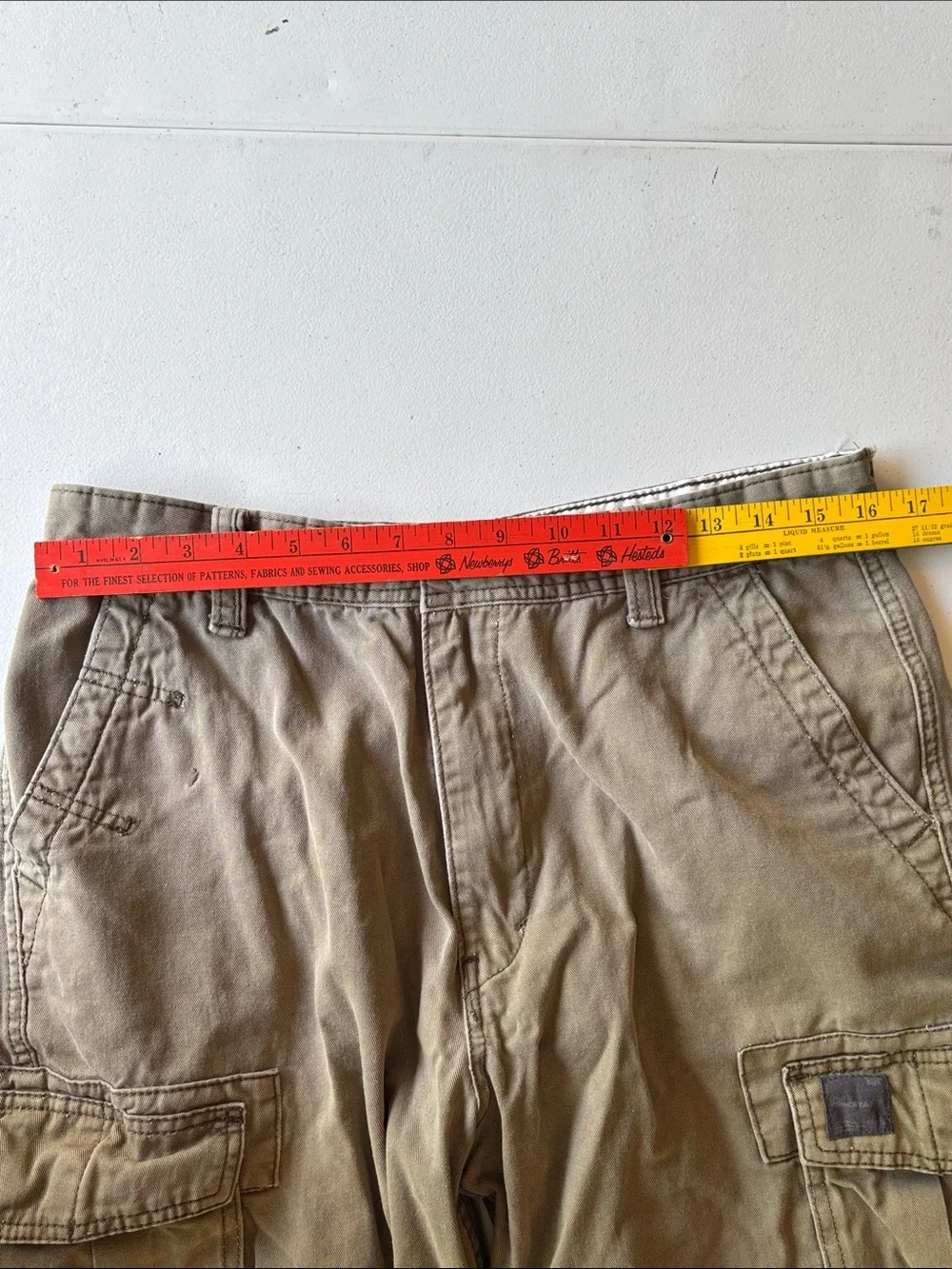Levi’s Men's Cargo Shorts in Olive Green Size 33
